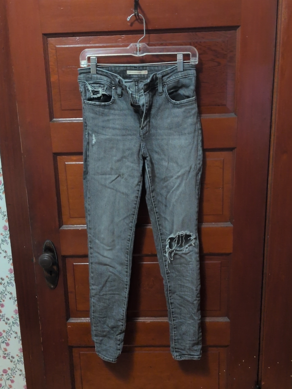 Signature by Levi Strauss Gray Distressed Skinny Jeans